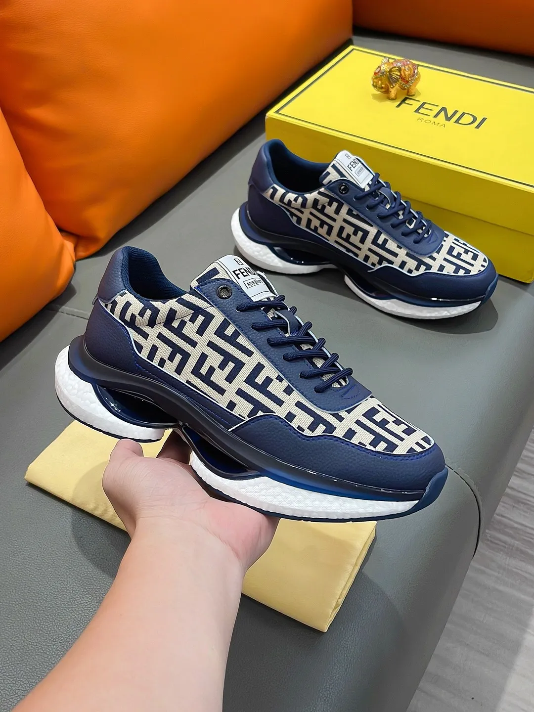 Men's shoes FENDI "Fendi" P440 Regular size: 38-44 (casual shoes) Product materials: Selected cowhide upper, soft sheepskin lining; original outsole.